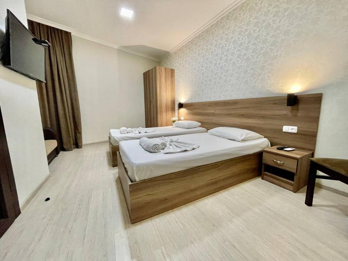 Merien Hotel Yerevan Exterior photo