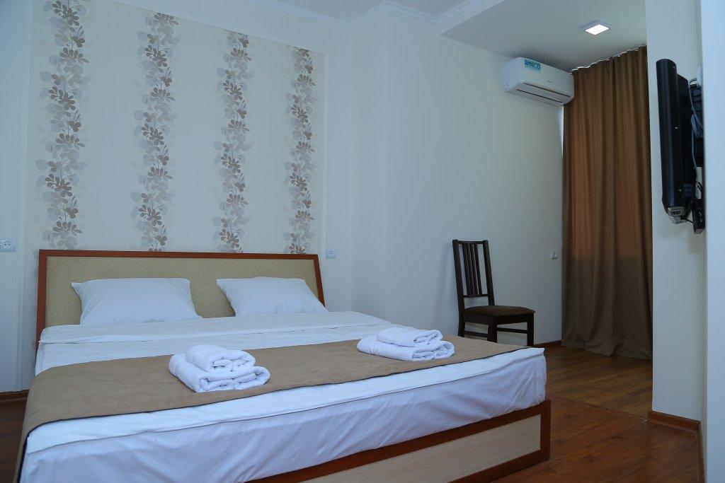 Merien Hotel Yerevan Exterior photo